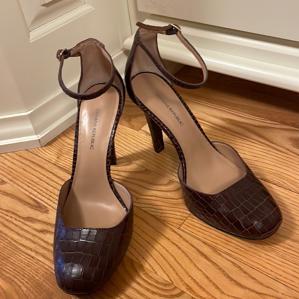 EUC BR Sz7.5 Penelope Ankle Strap Shoes 👠